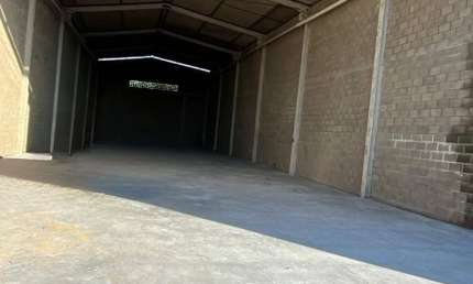 Galpão novo 432 Mts² , 3 banheiros, 1 escritórios . 7 mts pé direito.