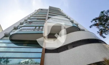 Charme, Conforto e Sofisticação imperam nesse 2 quartos com suíte e varanda em Icaraí!
