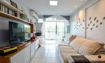 Charme, Conforto e Sofisticação imperam nesse 2 quartos com suíte e varanda em Icaraí!