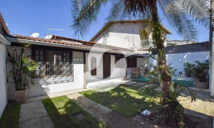 Casa Linear em Rua arborizada e bucólica em ITAIPU!!!