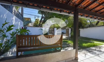 Casa Linear em Rua arborizada e bucólica em ITAIPU!!!