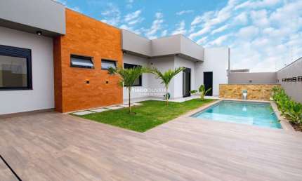 Casa Térrea com 03 Suites e 284m2 de construção a venda no jardim cidade monções