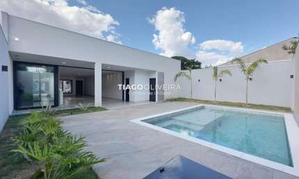 Casa térrea com 03 Suites a Vanda no Jardim Tóquio, 200m2 de construção e 360m2