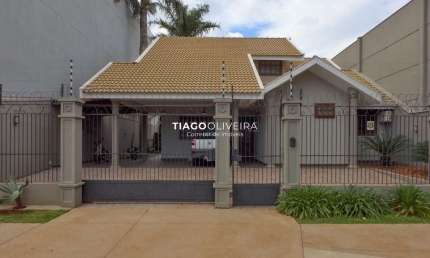 Sobrado Alto padrão à Venda Zona 3, 4 Quartos, 2 Suítes, Piscina e Área Gourmet