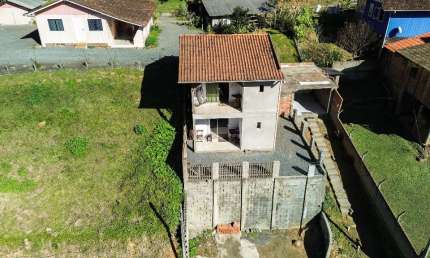 Casa em Alto Cedros, apenas 800 metros da Represa Alto Palmeiras