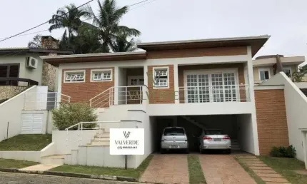 Casa Ampla com Área Gourmet e Suíte com Closet – 255 m² de Conforto!