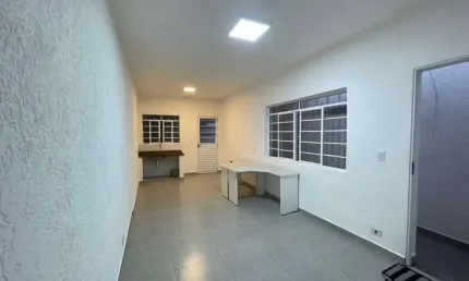Casa tipo para locação em Jardim Cachoeira com 1 quarto, 33m²