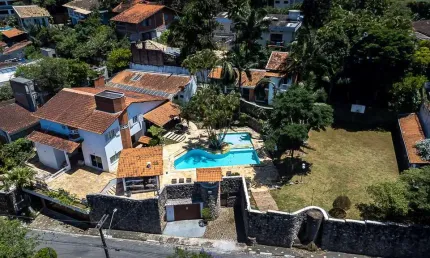 Casa tipo para venda em Granja Viana com 6 quartos, sendo 4 suítes, 708m²