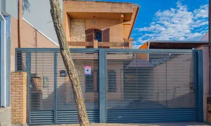 Casa tipo para venda em Jardim D'Abril com 3 quartos, 216m²