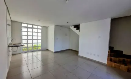 Sobrado para locação em Vila Universitária com 2 quartos, sendo 2 suítes, 77m²