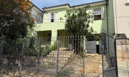 Casa tipo para locação com 4 quartos, sendo 1 suíte, 194m²
