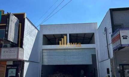 Excelente Galpão com 300 m² de loja térrea, mezanino de 150 m², 03 banheiros e 4 vagas estacionamento