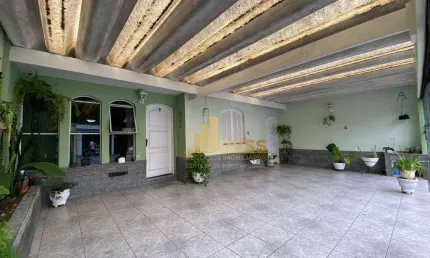 Excelente Casa com 3 dormitórios, suíte e 3 vagas a 600m do São Bernardo Plaza Shopping