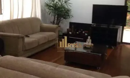 EXCELENTE APARTAMENTO GARDEN, com 241,79m² de área construída e 142,12m² de área útil com 3 dormitórios sendo 1 suíte