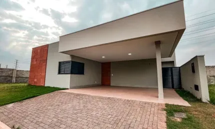 Casa em condomínio fechado com 3 dormitórios sendo 1 suíte