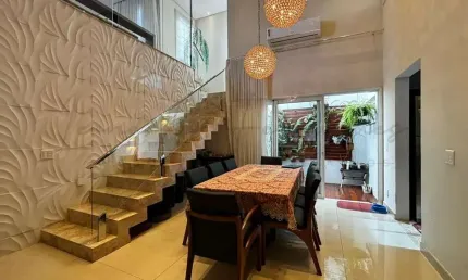 Casa em condomínio fechado na região oeste de Londrina