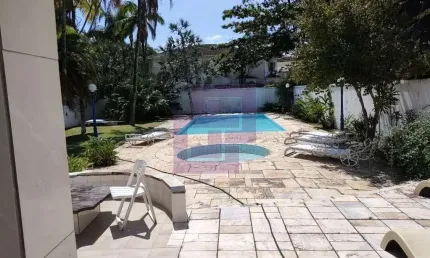 Sobrado à venda no bairro Jardim Virgínia em Guarujá/SP