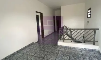 Sobrado à venda no bairro Vila Santa Rosa em Guarujá/SP
