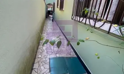 Sobrado à venda no bairro Vila Santa Rosa em Guarujá/SP