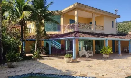 Sobrado à venda no bairro Balneário Praia do Pernambuco em Guarujá/SP