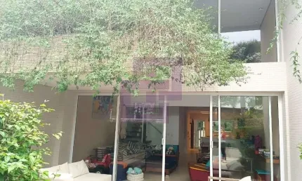 Sobrado à venda no bairro Balneário Praia do Pernambuco em Guarujá/SP