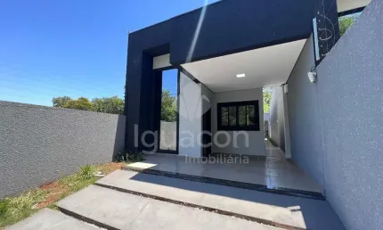 Casa com 03 Dormitórios sendo 01 Suíte e Edícula com Churrasqueira no Centro