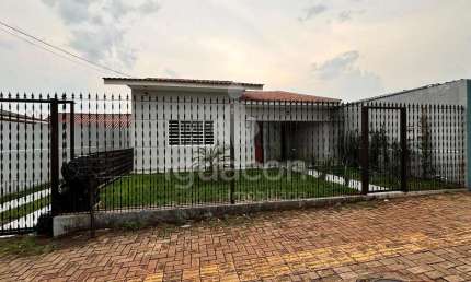Casa com 03 Dormitórios sendo 01 Suite e Edícula com Churrasqueira no Três Lagoas