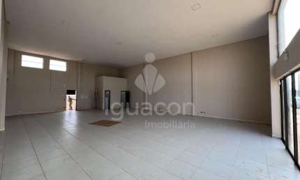 Sala Comercial de 176m  em frente a BR 277 no Três Bandeiras