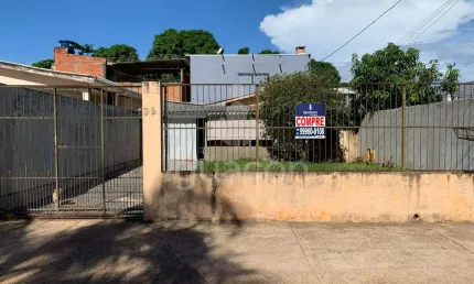 Casa com 03 Dormitórios e Amplo Quintal no Jardim Curitibano próximo a Vila A