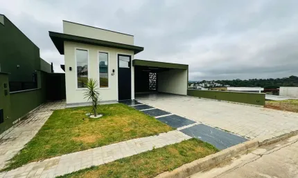 Casa em condomínio à venda em Bragança Paulista-SP, Condomínio Villa Real, com 3 quartos, 2 suítes, 2 salas, 4 vagas de garagem e 310m².