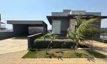 Casa em condomínio à venda em Bragança Paulista-SP, Condomínio Villa Real, com 3 quartos, 2 suítes, 2 salas, 4 vagas de garagem e 310m².