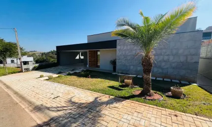 Casa em Condomínio à venda em Bragança Paulista-SP, 3 suítes, 255m² de área! Venha conferir!