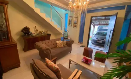 Maravilhosa Casa de 03 quartos Semi Nova com Acabamento Impecável à venda no Bairro Parque Durval de Barros,- Palmeiras