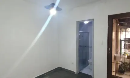 Charmosa casa com 2 quartos e quarto com suíte Jd. Ernestina