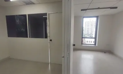 Sala Comercial à venda no Portal do Morumbi com 36m² 2 vagas