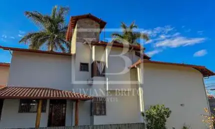 Casa exuberante a venda no bairro Ingá, região central de Betim-MG.