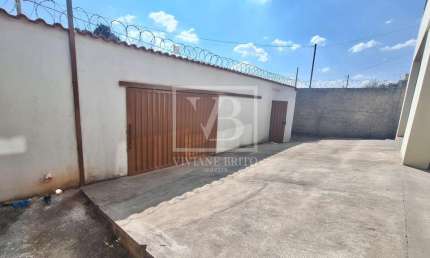 Casa para aluguel e venda,4 quartos sendo 1 suíte, banheiro, sala, cozinha, área de serviço, garagem