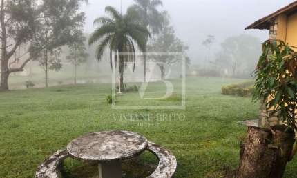 Sítio à venda 400m  com 5 quartos sendo 3 suítes, piscina, jardim, no bairro Casa Amarela em BETIM