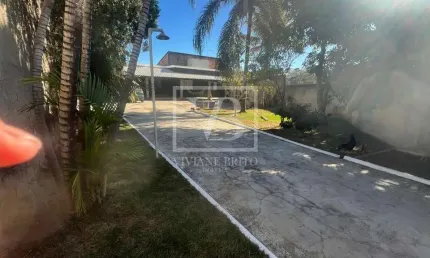 Casa à Venda no Bom Retiro, 3 Qtos  1 Suíte   Closet , 2 Banheiros, Área Gourmet e linda área verde