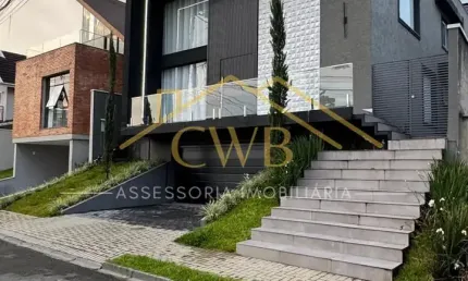 Casa de Alto Padrão em Condomínio no Abranches - Porteira Fechada