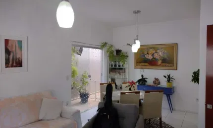 Casa com 4 quartos à venda na Rua Professora Helena R. de Campos, 158, Jardim Patrícia, Mogi Mirim