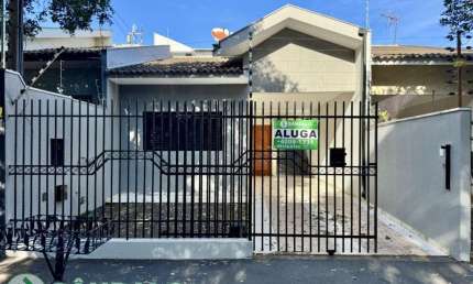 Casa com 3 quartos para alugar por R$ 2300.00, 90.00 m2 - JARDIM AURORA - MARINGA/PR