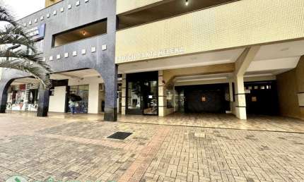 Apartamento com 1 quarto para alugar por R$ 1650.00, 45.00 m2 - ZONA 01 - MARINGA/PR