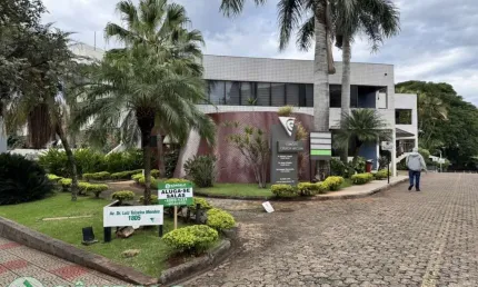 Sala Comercial para alugar por R$ 2800.00, 0.00 m2 - ZONA 05 - MARINGA/PR