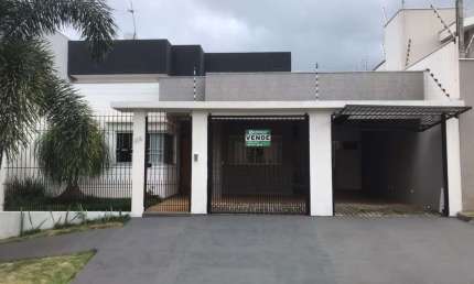 Casa com 3 quartos à venda por R$ 595000.00, 207.00 m2 - JARDIM PARAIZO - MARINGA/PR