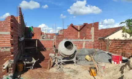 Casa com 3 quartos à venda por R$ 340000.00, 76.64 m2 - CONJUNTO HABITACIONAL REQUIAO - MARINGA/PR