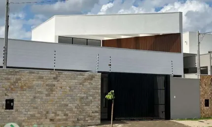 Casa com 3 quartos à venda por R$ 850000.00, 150.00 m2 - JARDIM MUNIQUE - MARINGA/PR