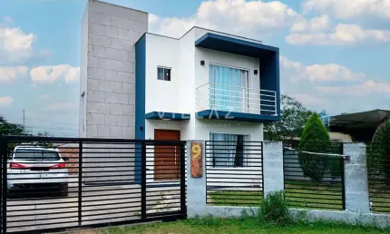 Sobrado com Pátio Amplo em Palhocinha – Garopaba/SC
