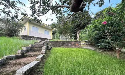 Casa à Venda no Centro de Garopaba – Vista para o Mar e Próxima à Praia