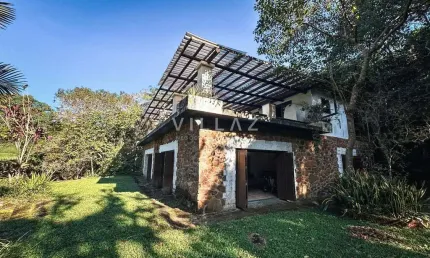 Casa com Piscina Natural no Bairro Encantada, Garopaba/SC
